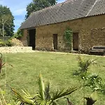 - Close To - Proche De La *