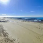 - Close To - Proche De La *