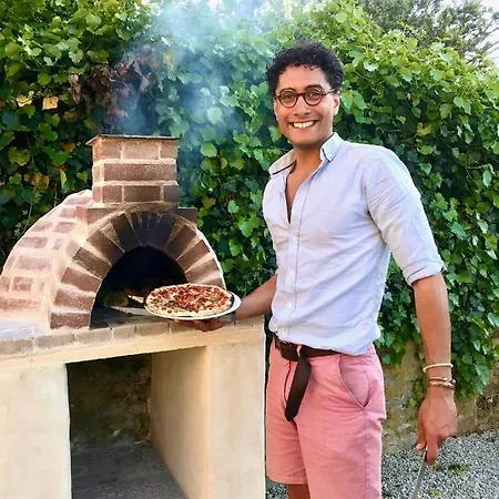 - Close To - Proche De La Glatigny