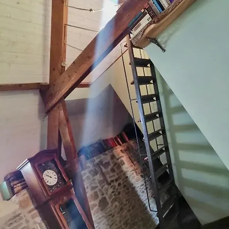 - Close To - Proche De La Glatigny