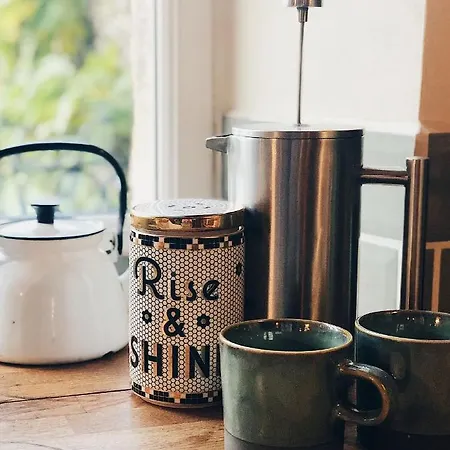 - Close To - Proche De La * Glatigny