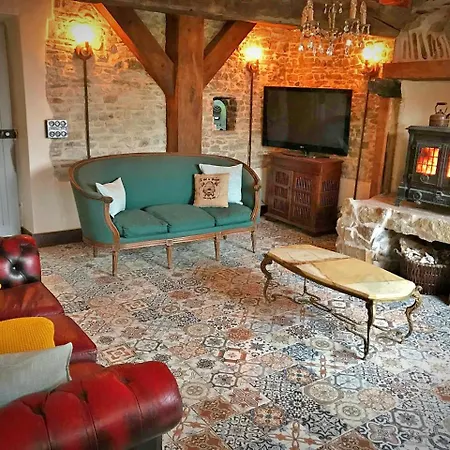 - Close To - Proche De La Glatigny