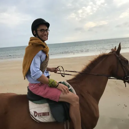 - Close To - Proche De La Сasa de vacaciones Glatigny