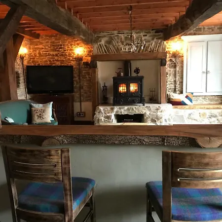 - Close To - Proche De La