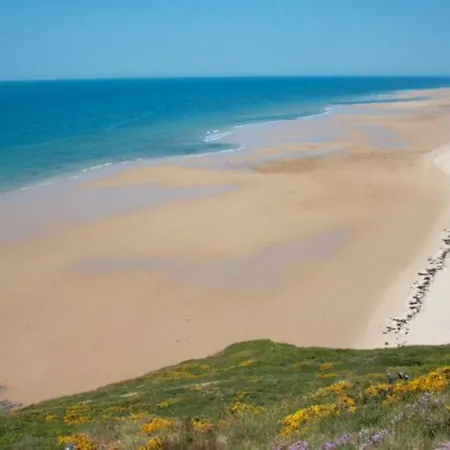 - Close To - Proche De La * Glatigny