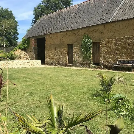 - Close To - Proche De La *