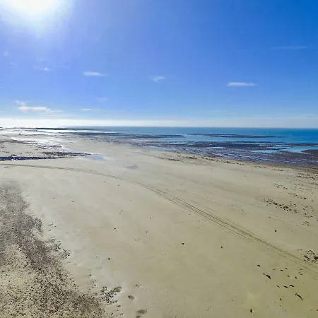 - Close To - Proche De La *