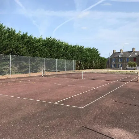 - Close To - Proche De La * Glatigny