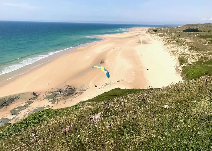 - Close To - Proche De La *