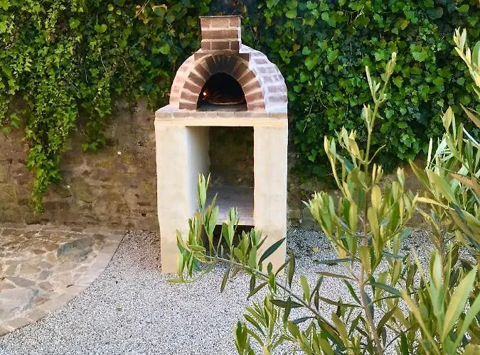 - Close To - Proche De La *