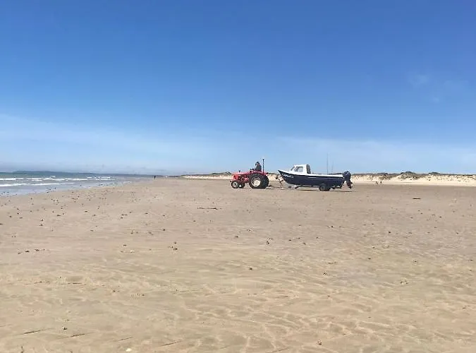 - Close To - Proche De La Glatigny