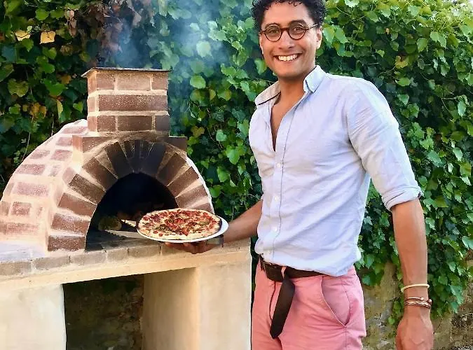 - Close To - Proche De La Glatigny