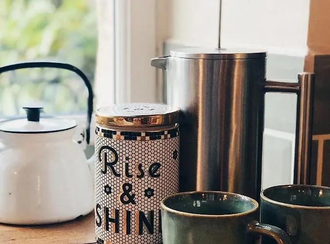 - Close To - Proche De La * Glatigny