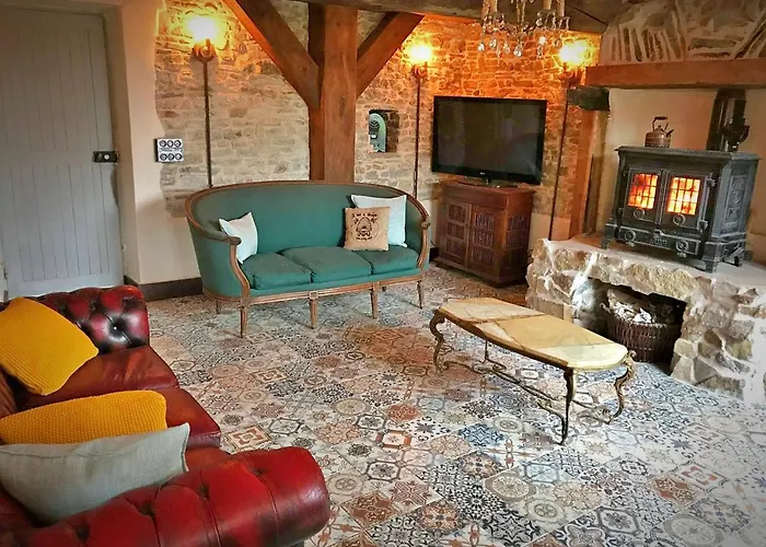 - Close To - Proche De La Glatigny