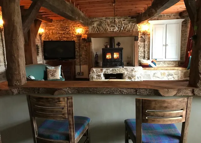 - Close To - Proche De La