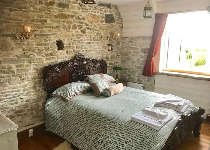 - Close To - Proche De La Glatigny