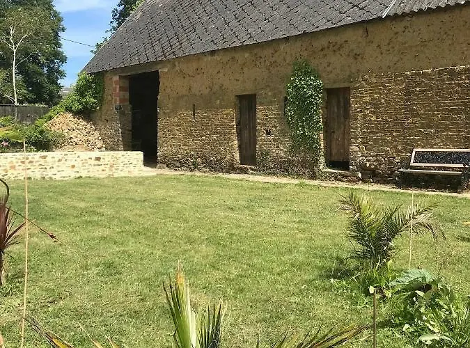 - Close To - Proche De La *