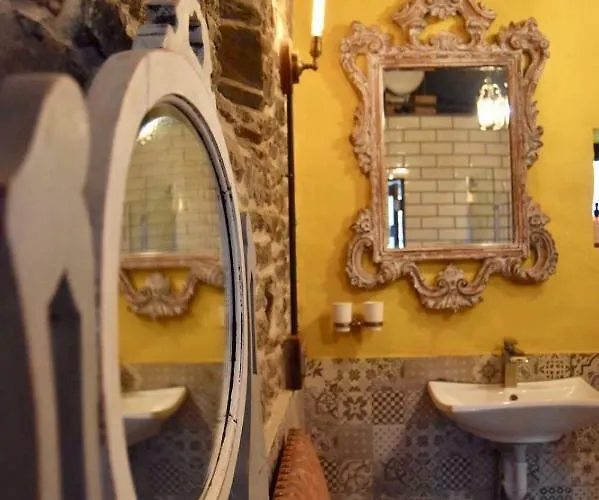 - Close To - Proche De La * Glatigny