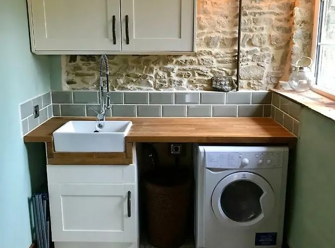 - Close To - Proche De La * Glatigny