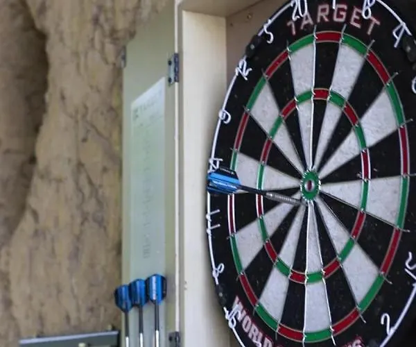 - Close To - Proche De La