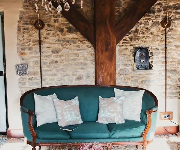 - Close To - Proche De La * Glatigny